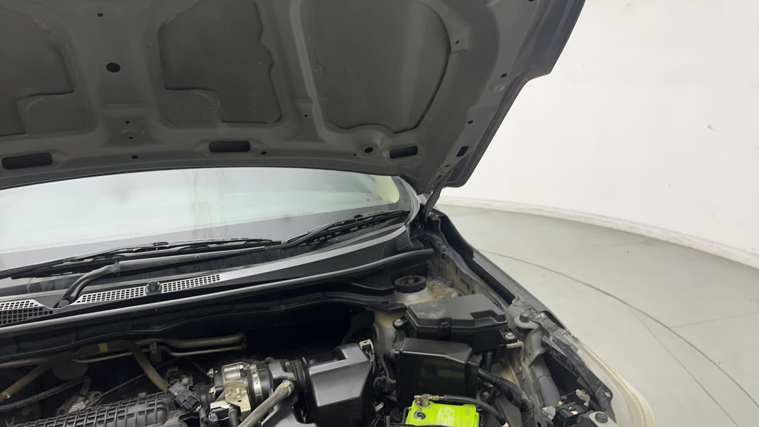 Used 2020 Honda Amaze 1.2 S MT Petrol Petrol Manual engine ENGINE LEFT SIDE HINGE & APRON VIEW