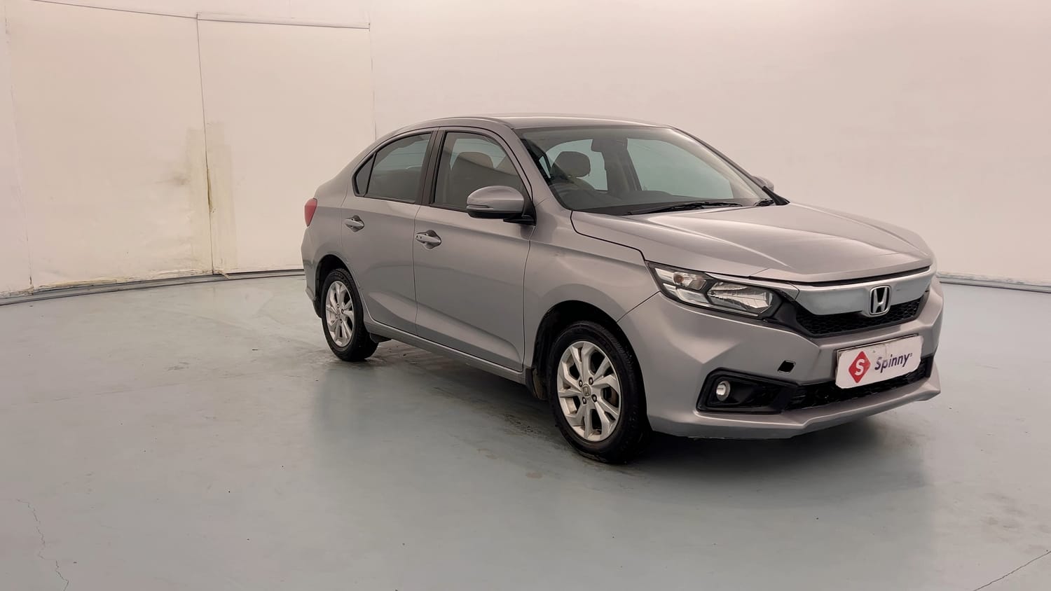 Used 2021 Honda Amaze 1.2 V MT Petrol Petrol Manual exterior RIGHT FRONT CORNER VIEW