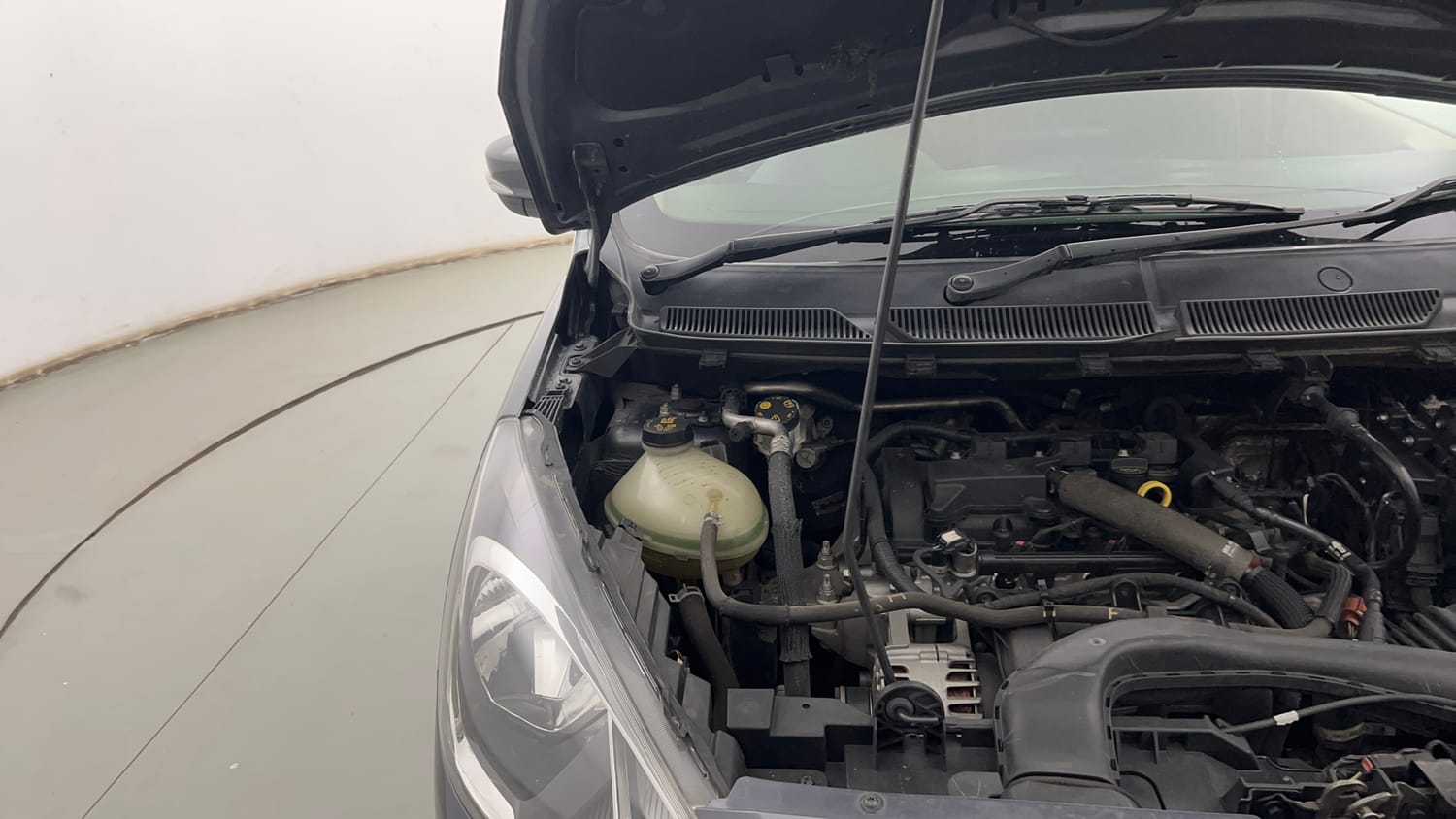 Used 2019 Ford Figo Aspire Titanium Plus 1.2 Ti-VCT Petrol Manual engine ENGINE RIGHT SIDE HINGE & APRON VIEW