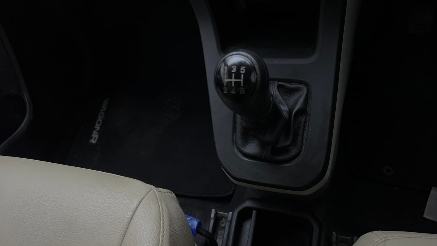Used 2023 Maruti Suzuki Wagon R VXI 1.0 Petrol Manual interior GEAR  KNOB VIEW