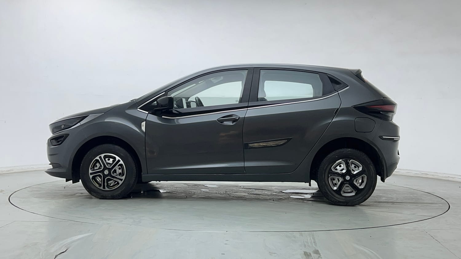 Used 2022 Tata Altroz XE Petrol Petrol Manual exterior LEFT SIDE VIEW