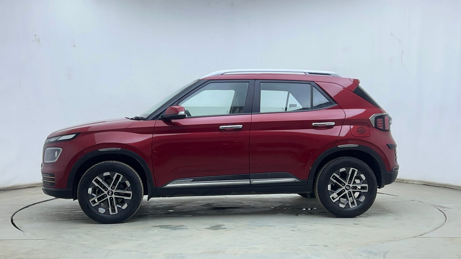 Used 2022 Hyundai Venue SX (O) 1.5 CRDi Diesel Manual exterior LEFT SIDE VIEW