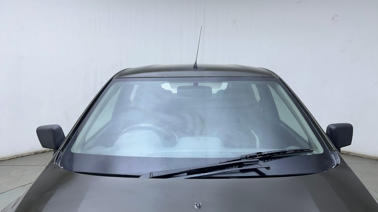 Used 2015 Renault Kwid RXT Petrol Manual exterior FRONT WINDSHIELD VIEW