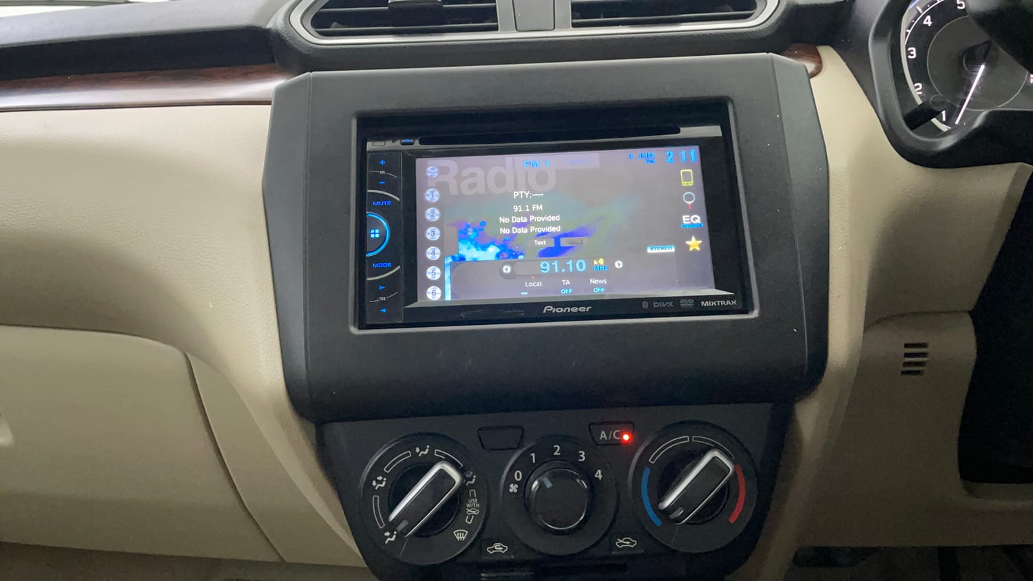 Used 2018 Maruti Suzuki Dzire VXi AMT Petrol Automatic interior MUSIC SYSTEM & AC CONTROL VIEW