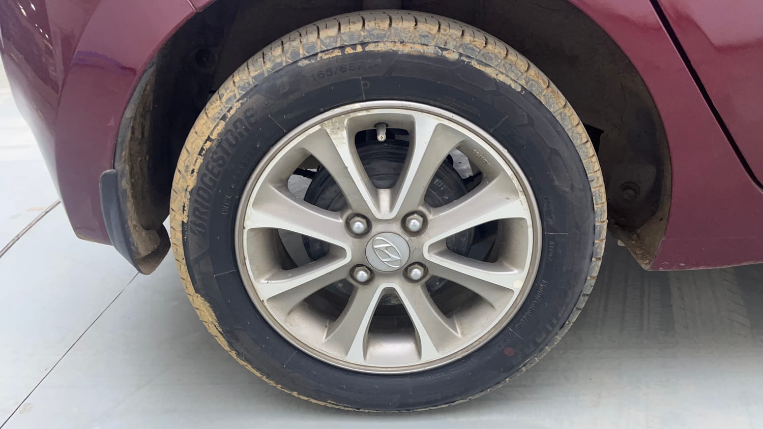 Used 2017 Hyundai Grand i10 Asta 1.1 CRDi Diesel Manual tyres RIGHT REAR TYRE RIM VIEW