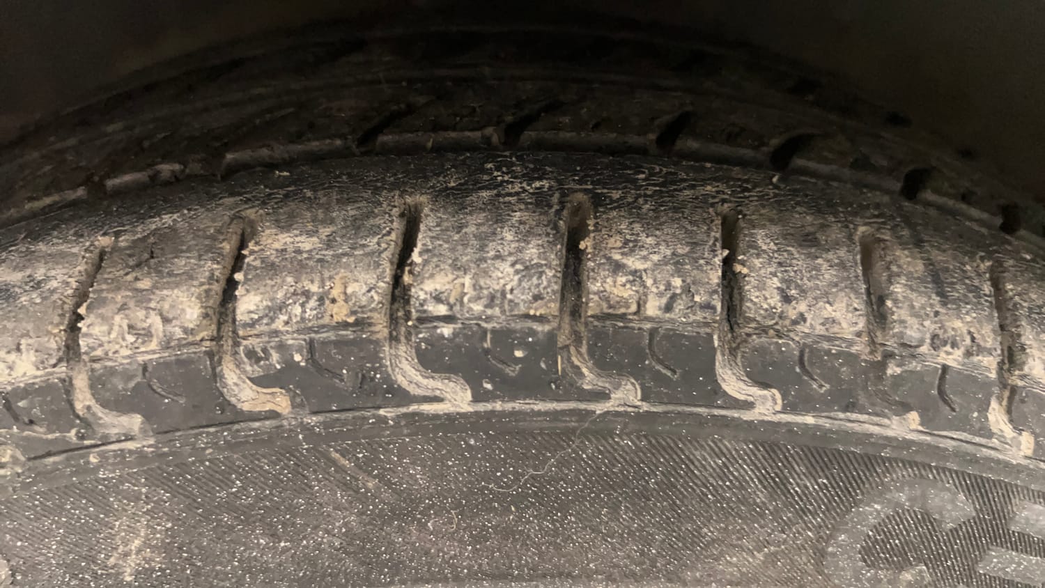 Used 2019 Hyundai Eon Magna + Petrol Manual tyres LEFT FRONT TYRE TREAD VIEW