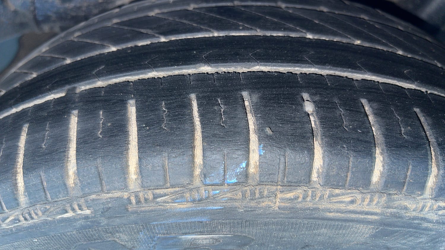 Used 2013 Honda Brio S MT Petrol Manual tyres LEFT REAR TYRE TREAD VIEW