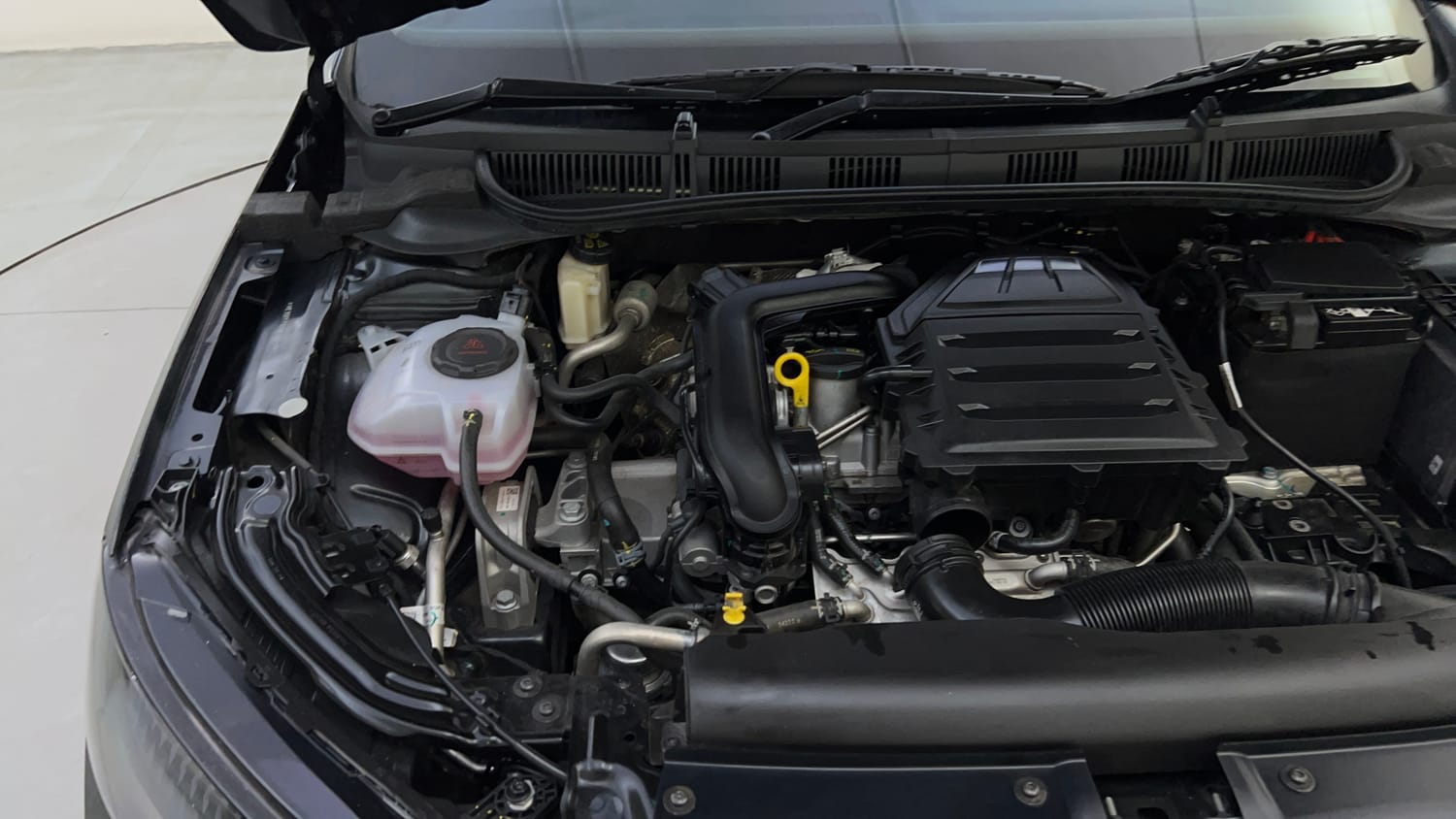 Used 2024 Skoda Slavia Ambition 1.0L TSI MT Petrol Manual engine ENGINE RIGHT SIDE HINGE & APRON VIEW