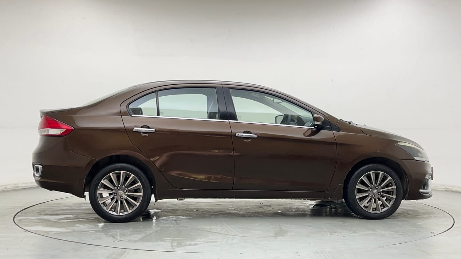 Used 2020 Maruti Suzuki Ciaz Alpha Hybrid 1.5 Petrol Manual exterior RIGHT SIDE VIEW