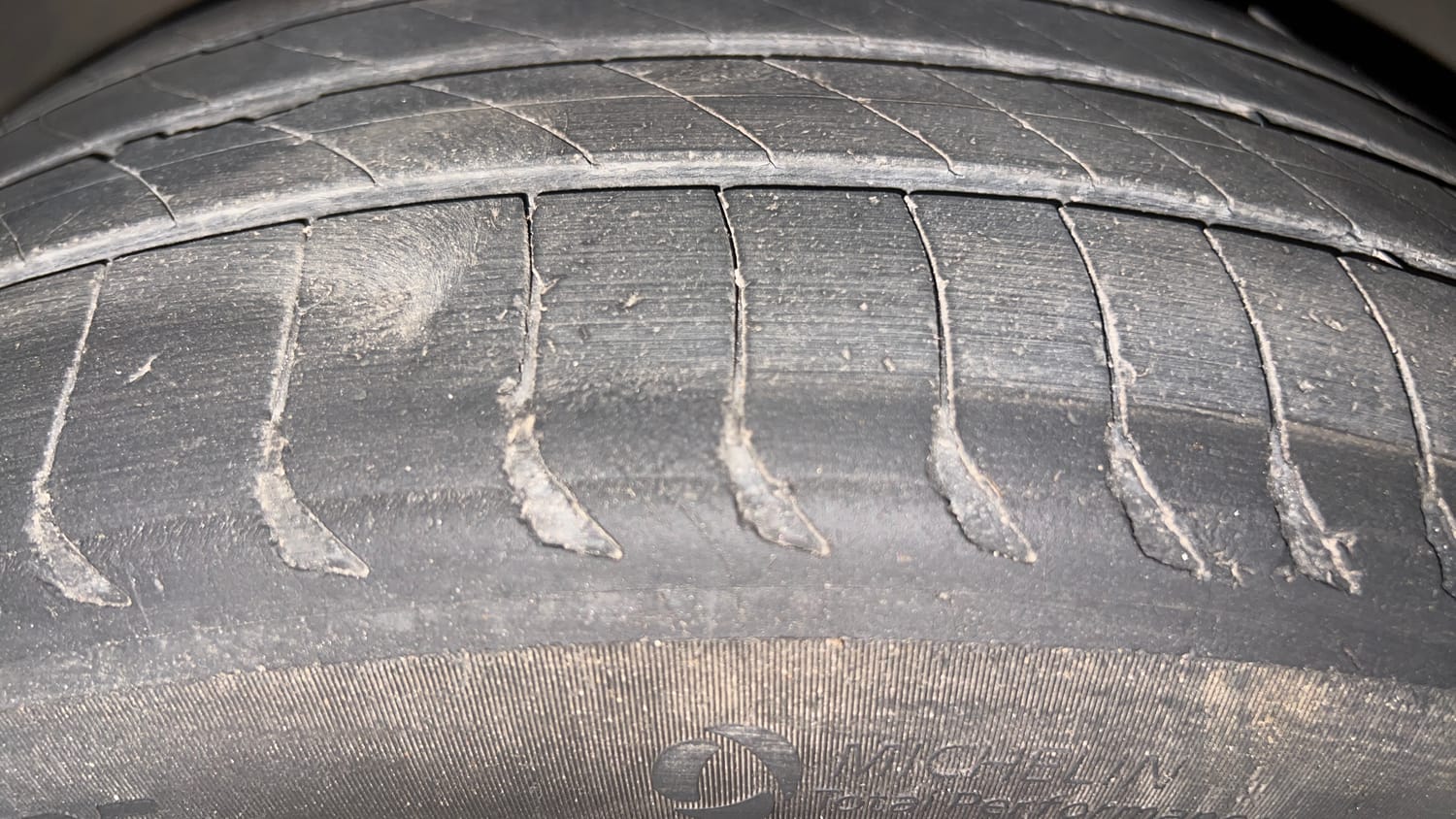 Used 2018 Skoda Superb Style TSI AT Petrol Automatic tyres LEFT FRONT TYRE TREAD VIEW