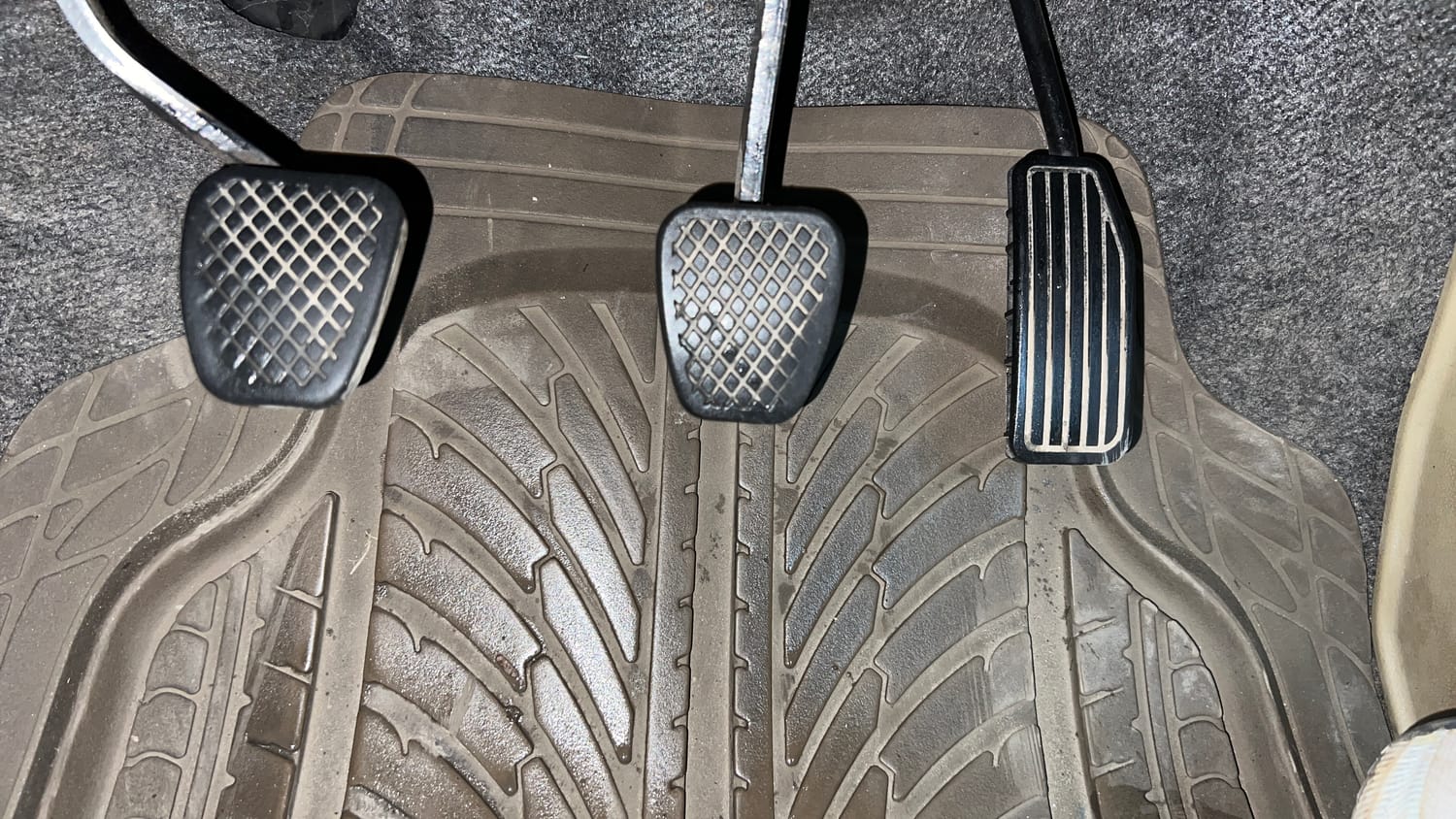 Used 2013 Honda Brio S MT Petrol Manual interior PEDALS VIEW