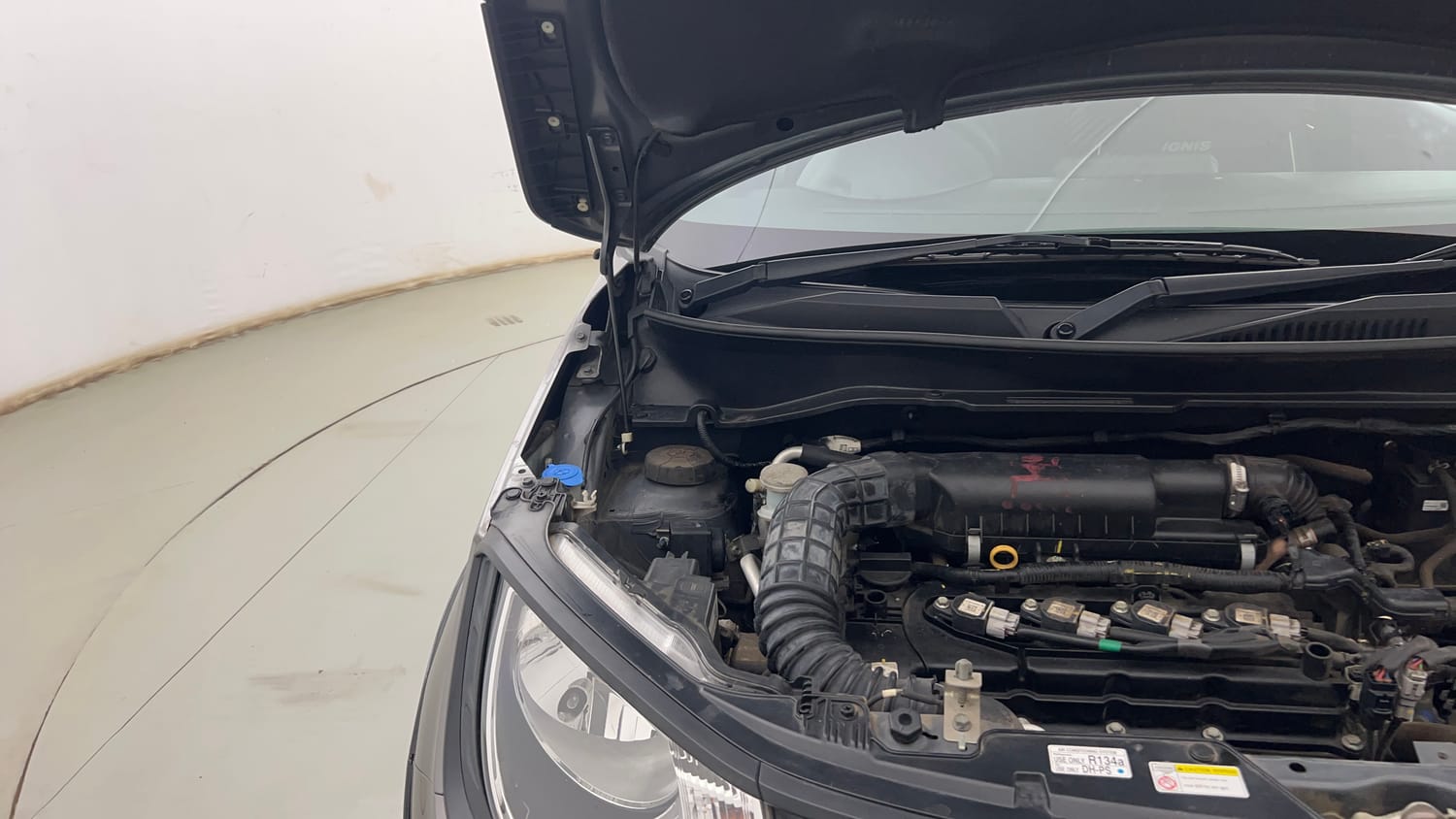 Used 2022 Maruti Suzuki Ignis Delta 1.2 MT Petrol Manual engine ENGINE RIGHT SIDE HINGE & APRON VIEW