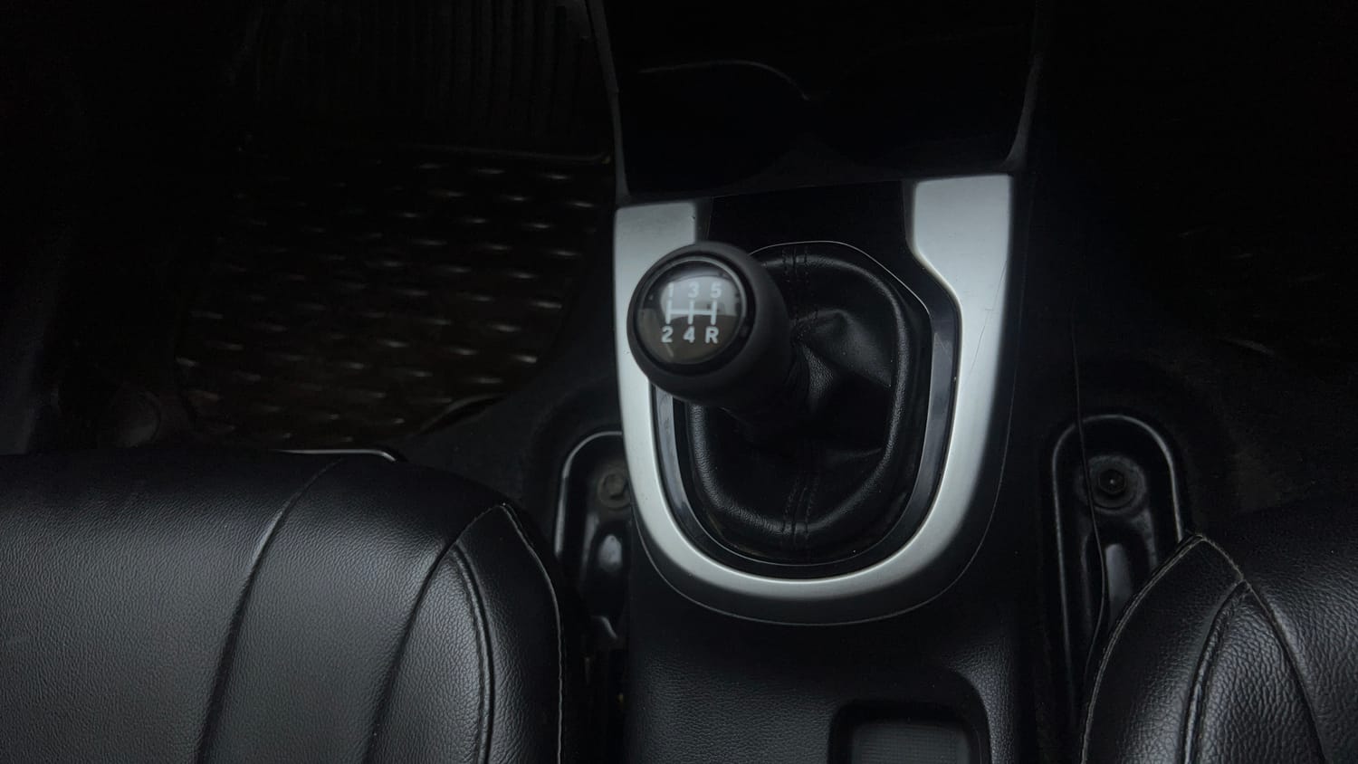 Used 2017 Honda WR-V VX MT Petrol Petrol Manual interior GEAR  KNOB VIEW