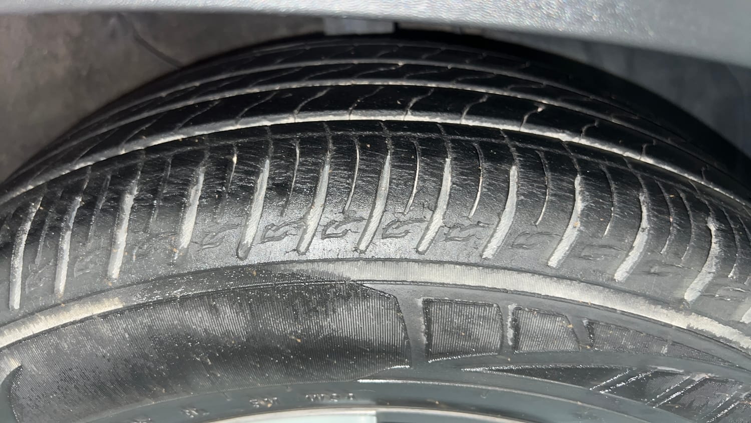 Used 2021 Kia Sonet GTX Plus 1.0 DCT Petrol Automatic tyres RIGHT FRONT TYRE TREAD VIEW