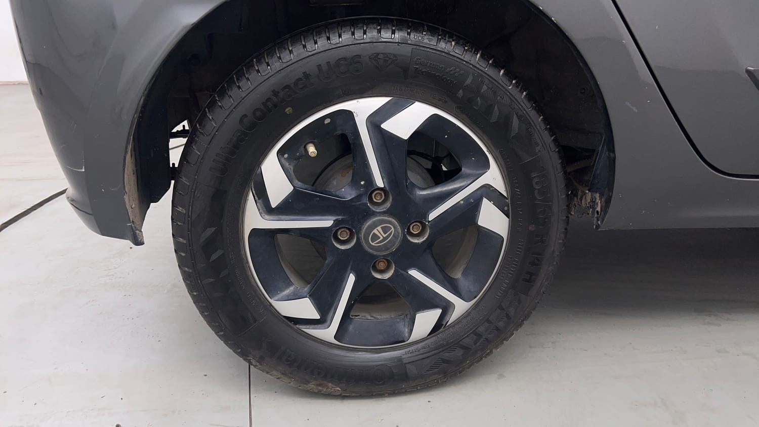 Used 2020 Tata Tiago XT Petrol Manual tyres RIGHT REAR TYRE RIM VIEW