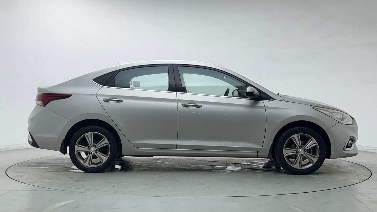 Used 2017 Hyundai Verna SX (O) 1.6 VTVT AT Petrol Automatic exterior RIGHT SIDE VIEW