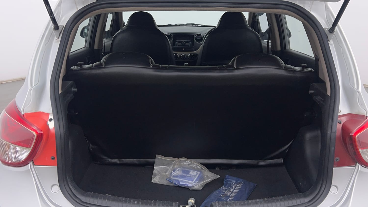 Used 2016 Hyundai Grand i10 Magna 1.2 Kappa VTVT Petrol Manual interior DICKY INSIDE VIEW