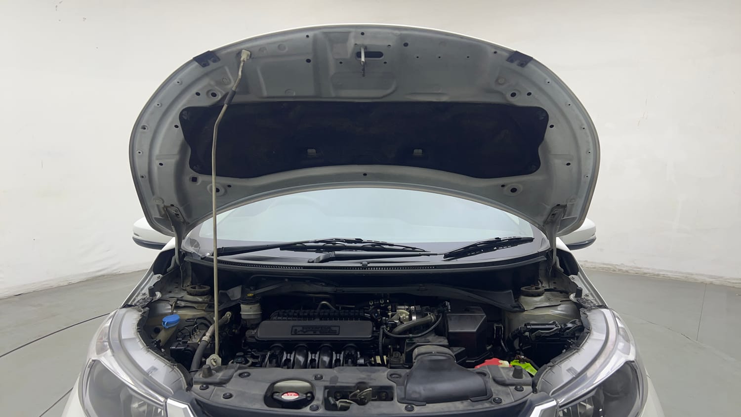 Used 2018 Honda BR-V V CVT Petrol Petrol Automatic engine ENGINE & BONNET OPEN FRONT VIEW