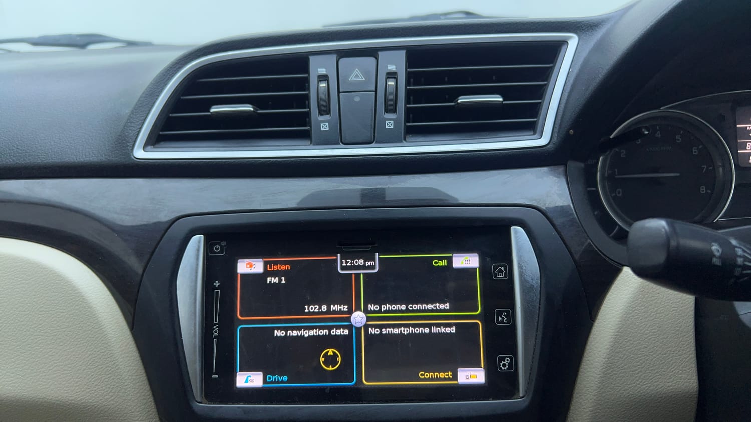 Used 2017 Maruti Suzuki Ciaz ZXI+ Petrol Manual top_features Touch screen infotainment system