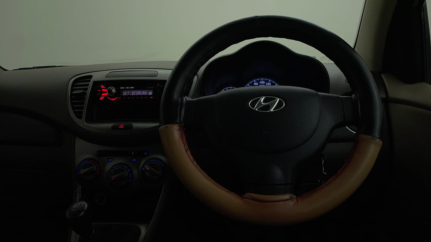 Used 2013 Hyundai i10 Magna 1.2 Kappa2 Petrol Manual interior STEERING VIEW