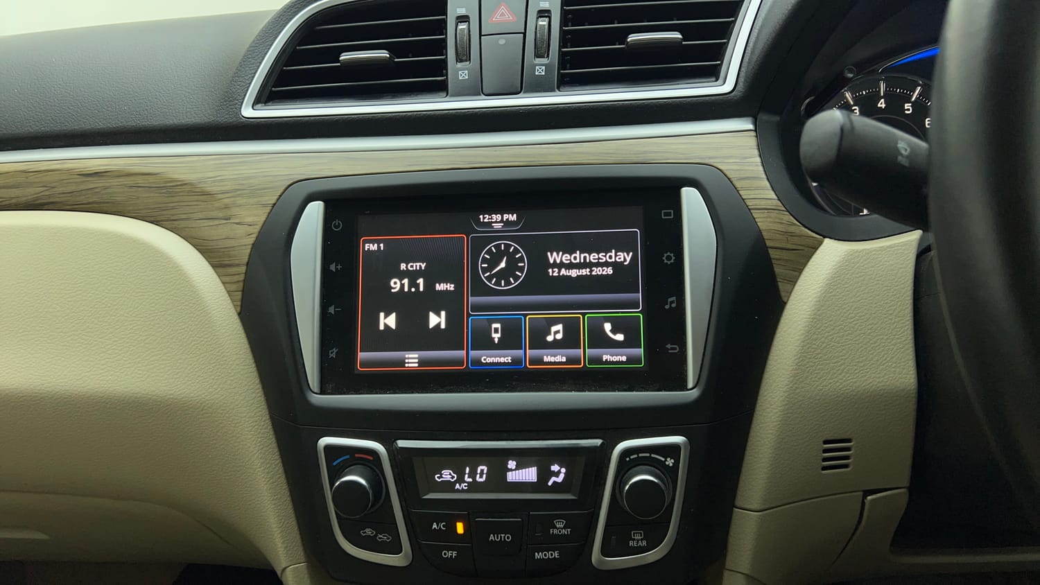 Used 2022 Maruti Suzuki Ciaz Alpha 1.5 AT Petrol Automatic top_features Touch screen infotainment system