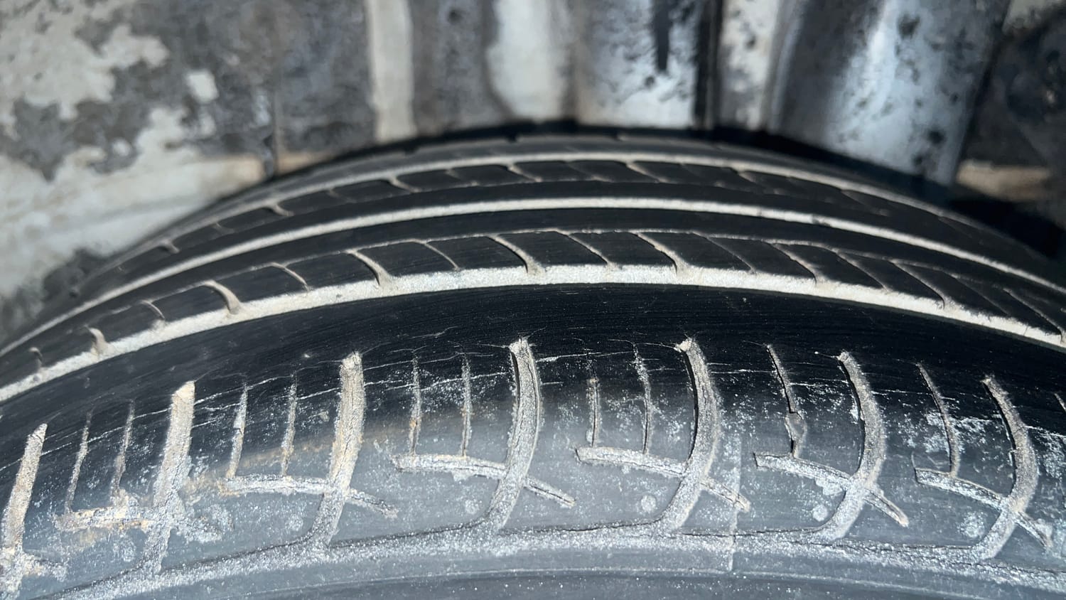Used 2019 Hyundai Elite i20 Sportz Plus 1.2 Petrol Manual tyres LEFT REAR TYRE TREAD VIEW