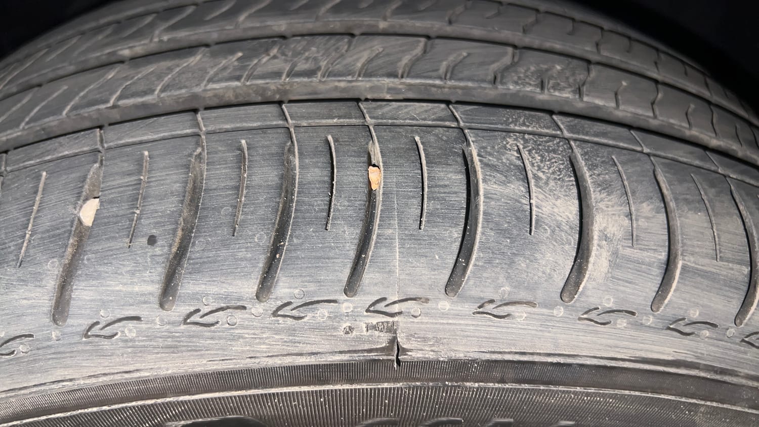Used 2024 Skoda Slavia Ambition 1.0L TSI MT Petrol Manual tyres RIGHT FRONT TYRE TREAD VIEW