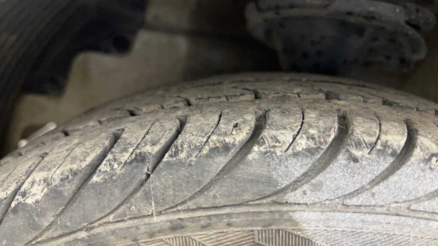 Used 2017 Hyundai Eon Magna + Petrol Manual tyres LEFT FRONT TYRE TREAD VIEW
