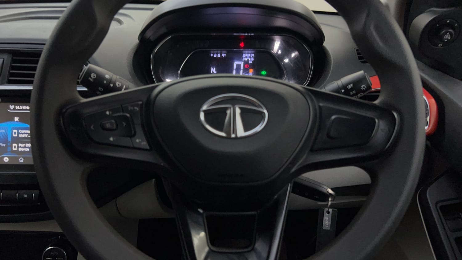 Used 2023 Tata Tiago XZA Plus Petrol Automatic top_features Airbags