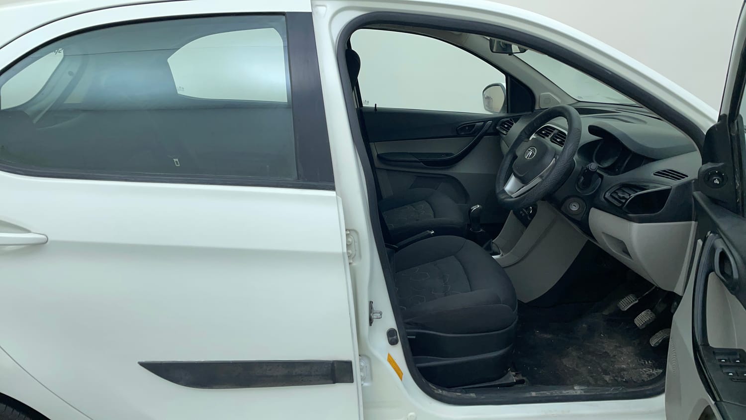 Used 2016 Tata Tiago Revotron XT Petrol Manual interior RIGHT SIDE FRONT DOOR CABIN VIEW