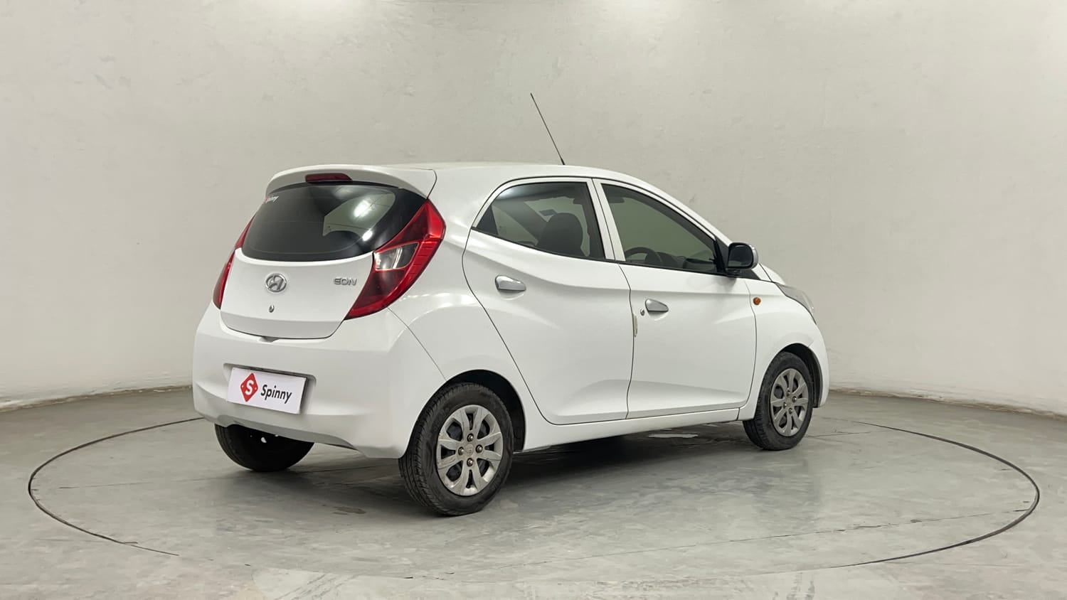 Used 2017 Hyundai Eon Magna + Petrol Manual exterior RIGHT REAR CORNER VIEW