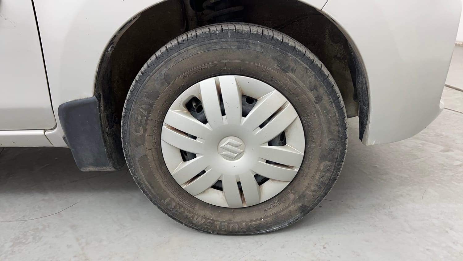 Used 2023 Maruti Suzuki Alto 800 VXi Petrol Manual tyres RIGHT FRONT TYRE RIM VIEW
