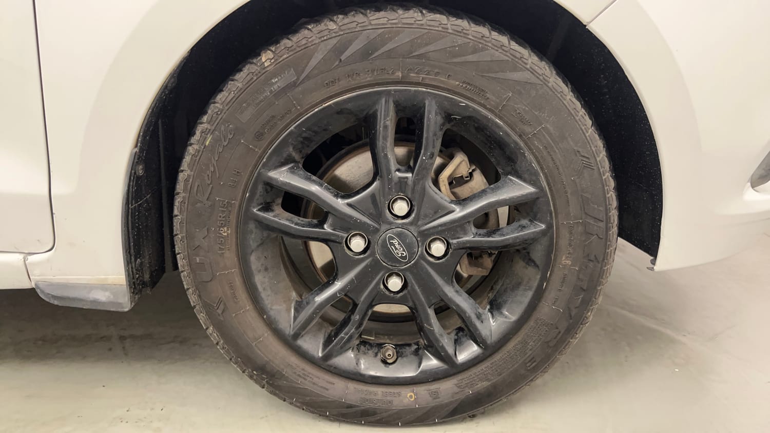 Used 2017 Ford Figo Titanium 1.2 Ti-VCT Petrol Manual tyres RIGHT FRONT TYRE RIM VIEW