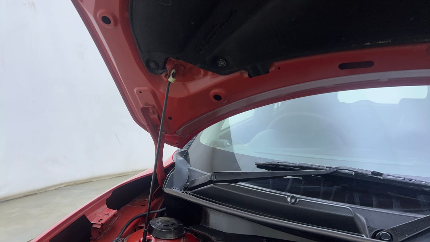 Used 2019 Maruti Suzuki Swift VDi Diesel Manual engine ENGINE RIGHT SIDE HINGE & APRON VIEW