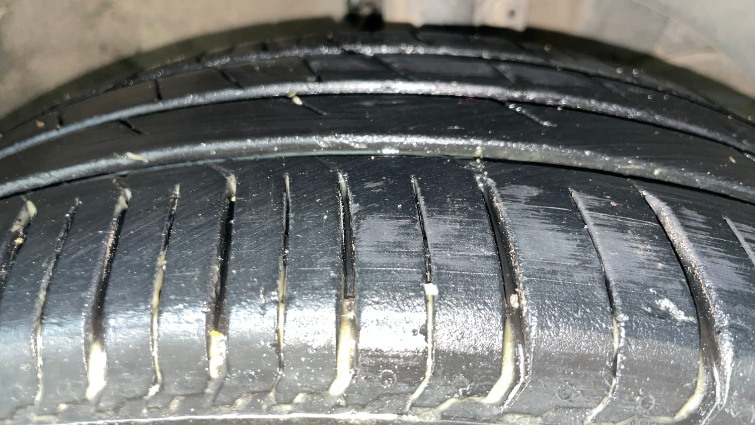 Used 2019 Maruti Suzuki Dzire ZXi AMT Petrol Automatic tyres RIGHT FRONT TYRE TREAD VIEW