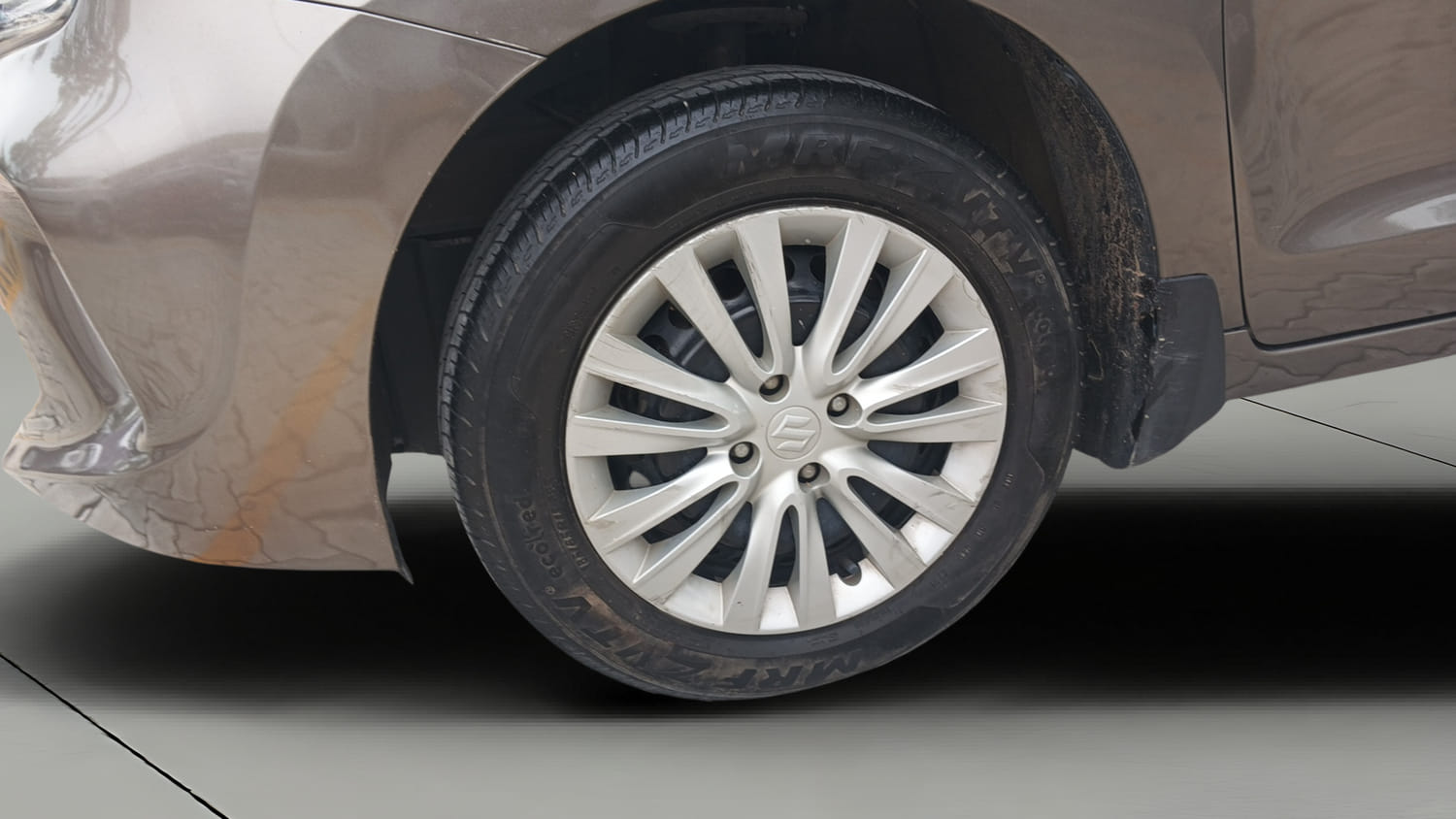 Used 2021 Maruti Suzuki Baleno Delta Petrol Manual tyres LEFT FRONT TYRE RIM VIEW