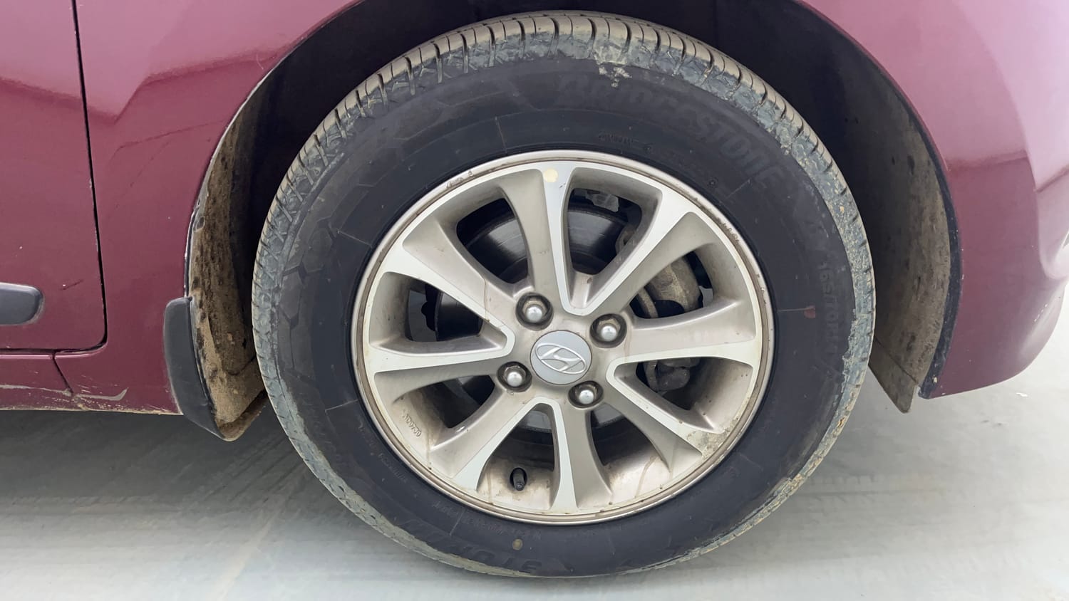 Used 2017 Hyundai Grand i10 Asta 1.1 CRDi Diesel Manual tyres RIGHT FRONT TYRE RIM VIEW