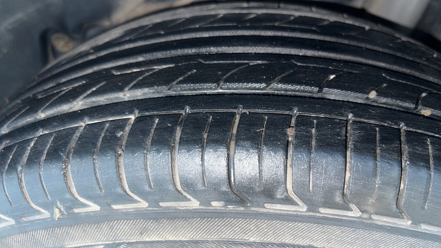 Used 2018 Ford Figo Aspire Titanium 1.2 Ti-VCT Petrol Manual tyres LEFT REAR TYRE TREAD VIEW