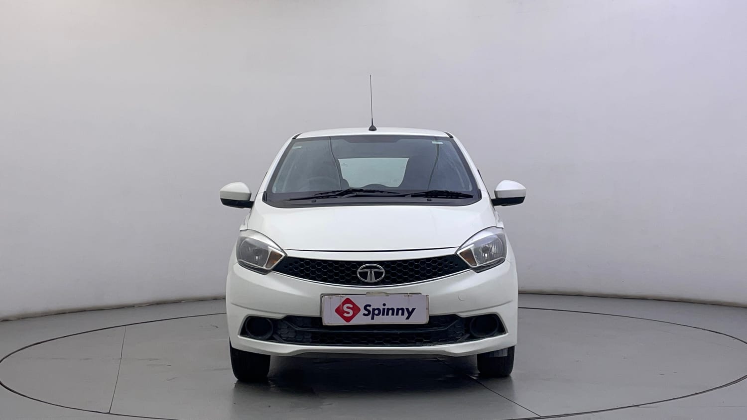 Used 2016 Tata Tiago Revotron XT Petrol Manual exterior FRONT VIEW