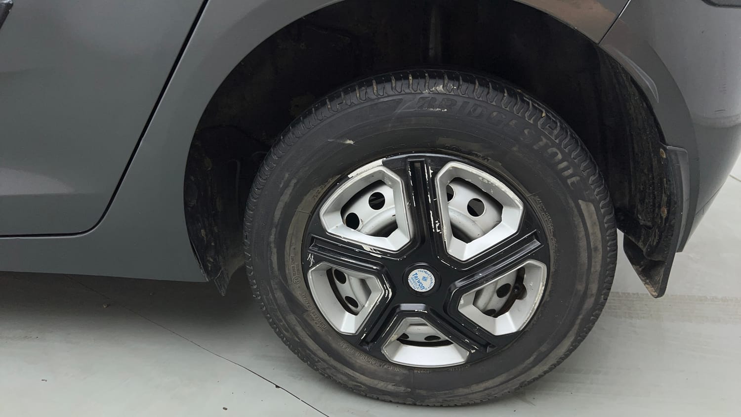 Used 2022 Tata Altroz XE Petrol Petrol Manual tyres LEFT REAR TYRE RIM VIEW