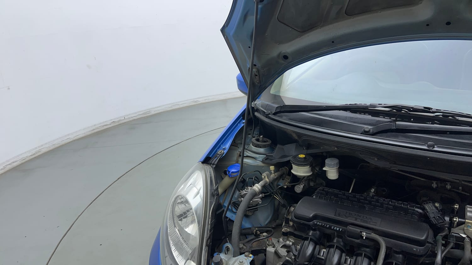 Used 2013 Honda Brio S MT Petrol Manual engine ENGINE RIGHT SIDE HINGE & APRON VIEW