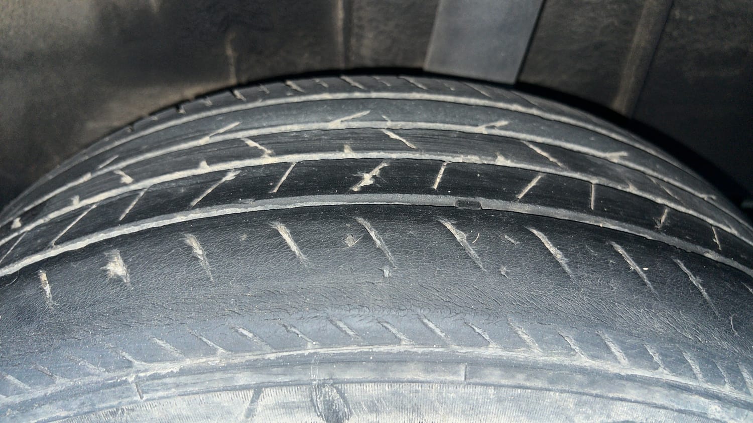 Used 2021 Renault Kiger RXT 1.0 Turbo MT Petrol Manual tyres LEFT REAR TYRE TREAD VIEW