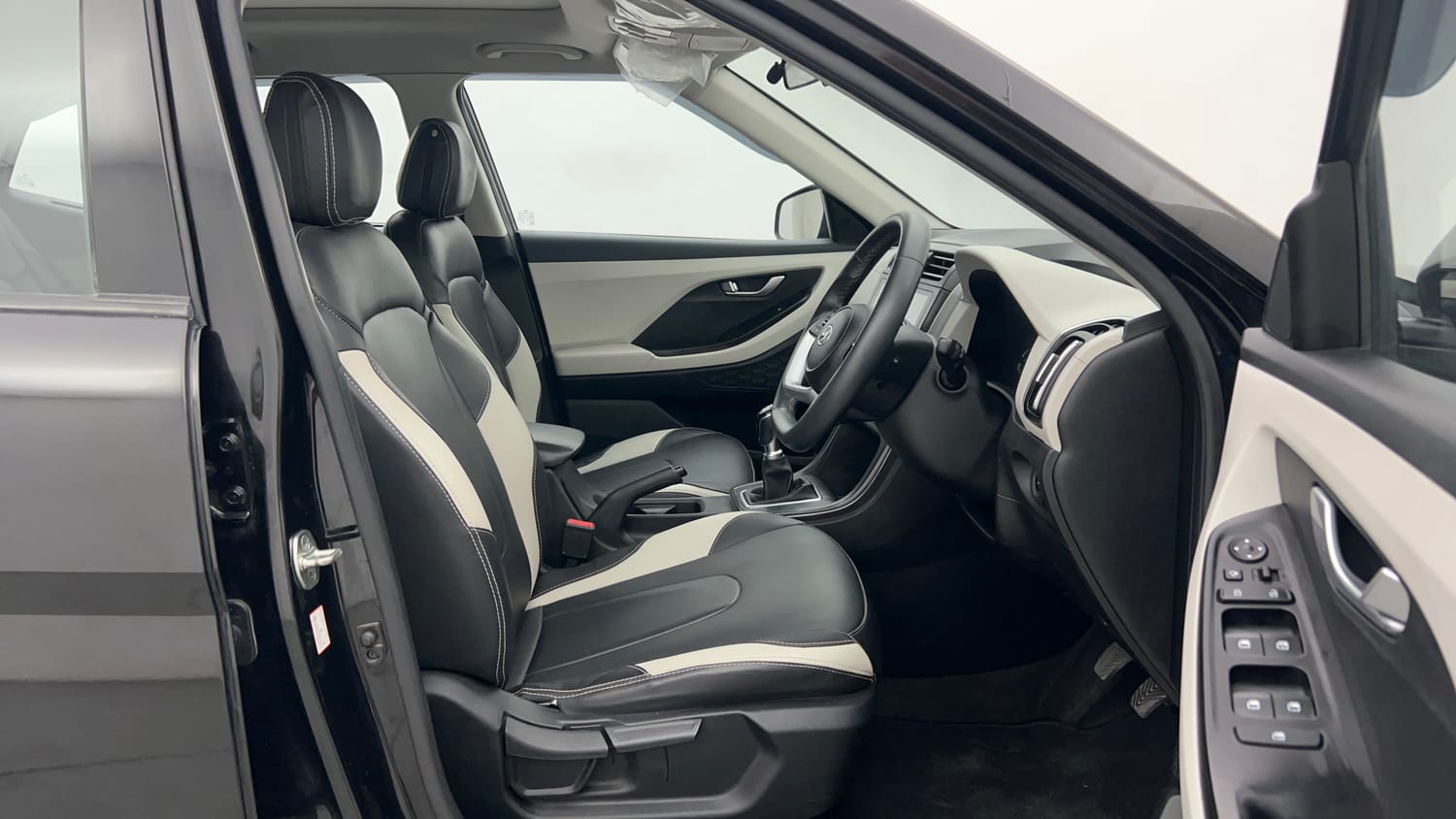 Used 2022 Hyundai Creta SX 1.5 Petrol Executive Petrol Manual interior RIGHT SIDE FRONT DOOR CABIN VIEW