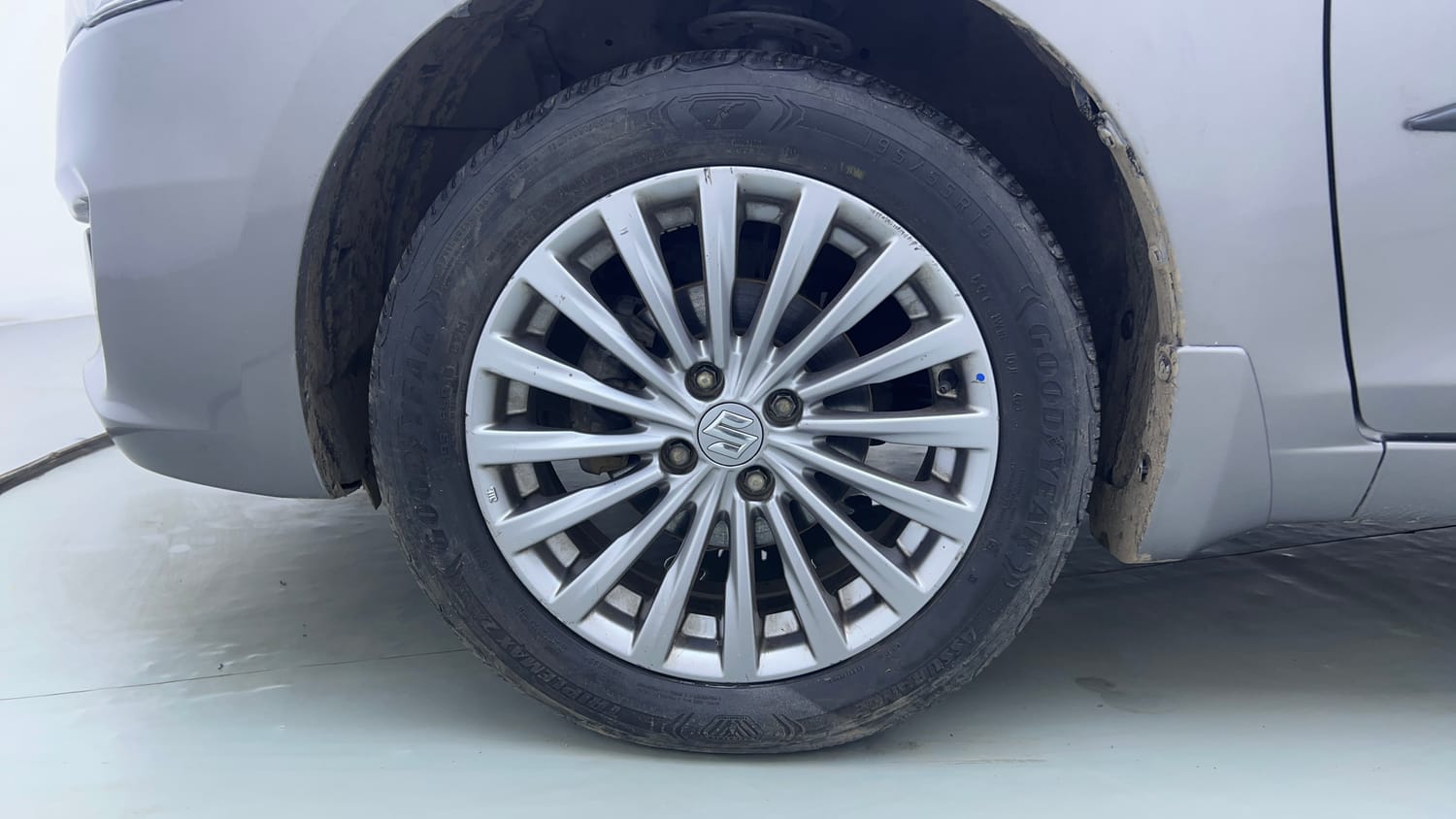 Used 2017 Maruti Suzuki Ciaz ZXI+ Petrol Manual tyres LEFT FRONT TYRE RIM VIEW