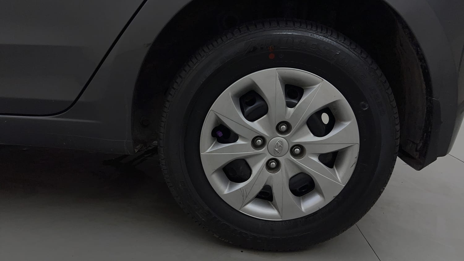 Used 2018 Hyundai Elite i20 Sportz 1.2 Petrol Manual tyres LEFT REAR TYRE RIM VIEW