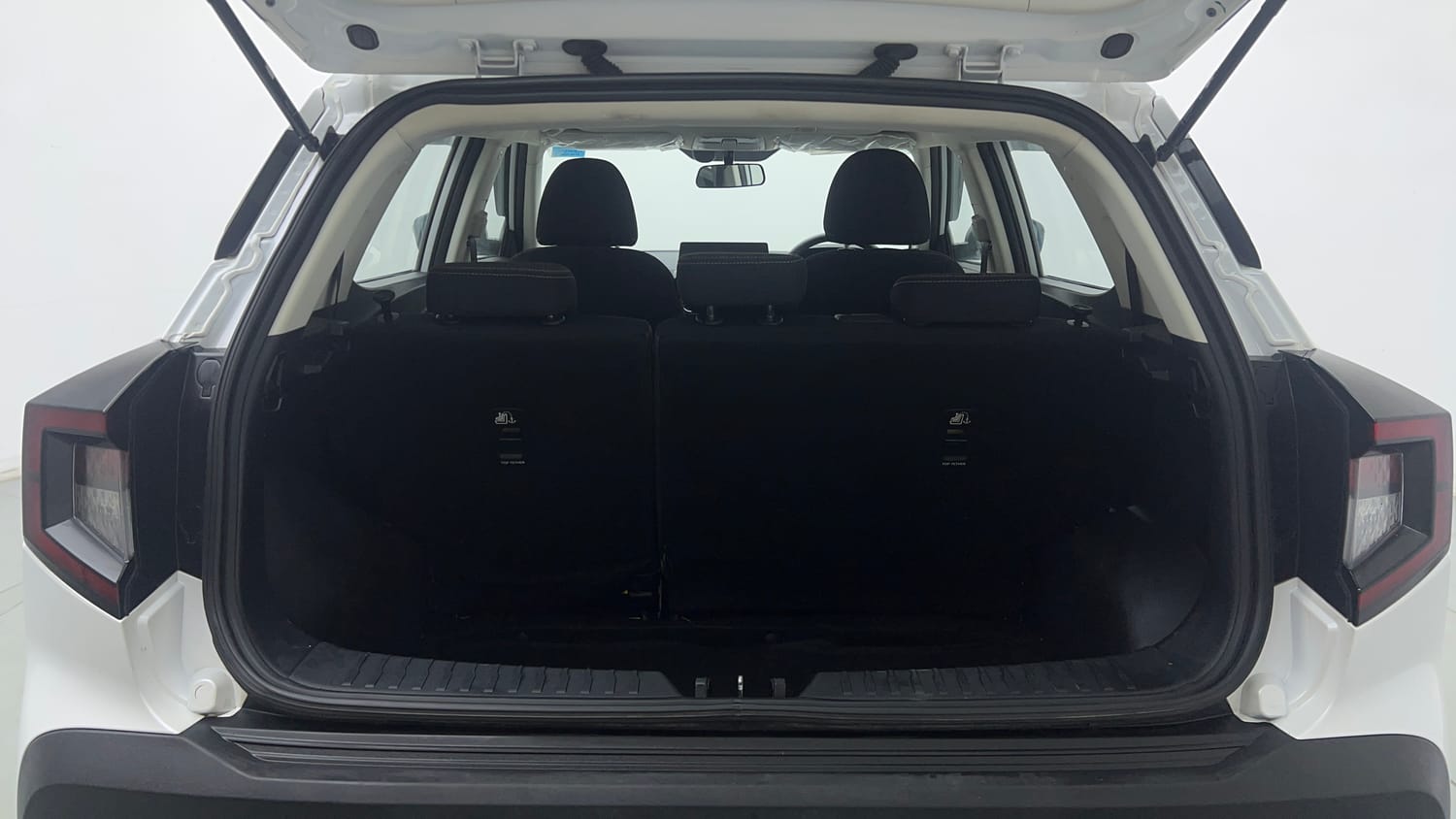 Used 2025 Mahindra XUV 3XO AX5 1.2 Petrol Petrol Manual interior DICKY INSIDE VIEW