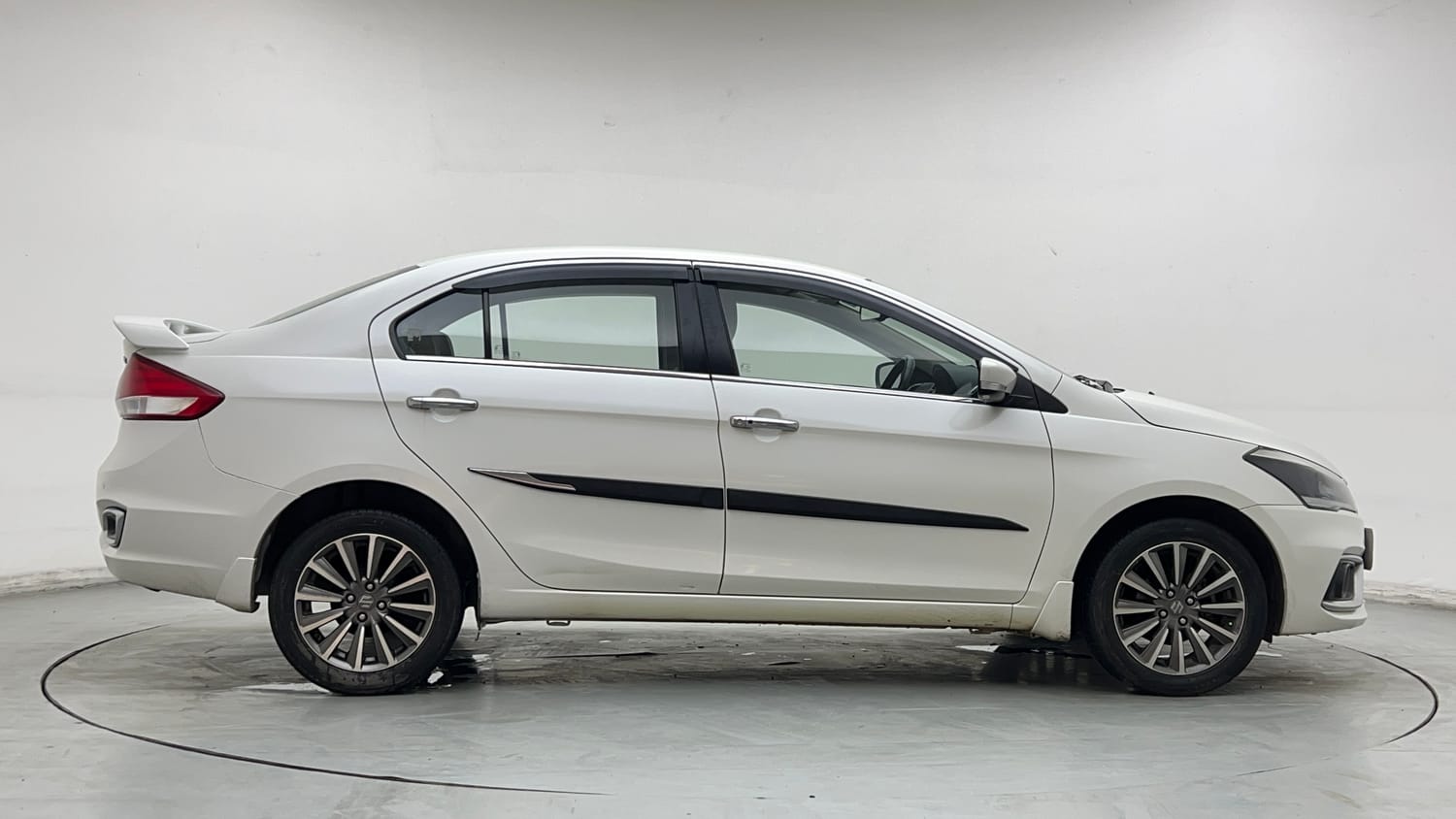 Used 2022 Maruti Suzuki Ciaz Alpha 1.5 AT Petrol Automatic exterior RIGHT SIDE VIEW