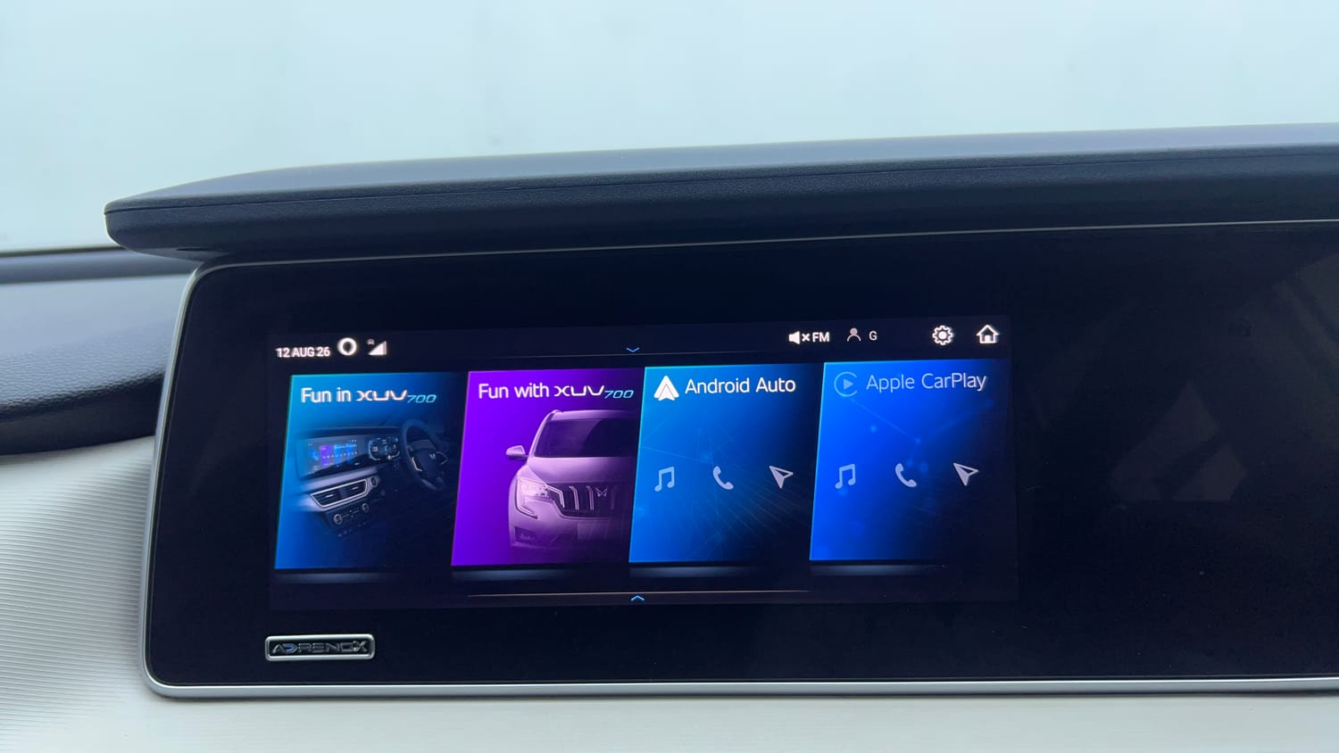 Used 2022 Mahindra XUV700 AX 5 Petrol MT 7 STR Petrol Manual top_features Touch screen infotainment system