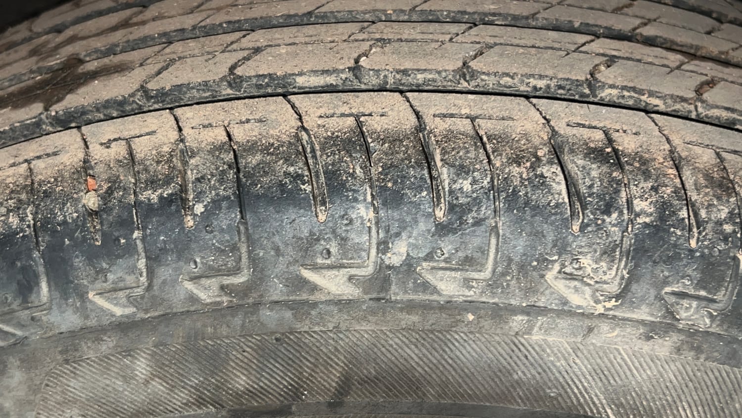 Used 2022 Maruti Suzuki Ignis Delta 1.2 MT Petrol Manual tyres LEFT REAR TYRE TREAD VIEW