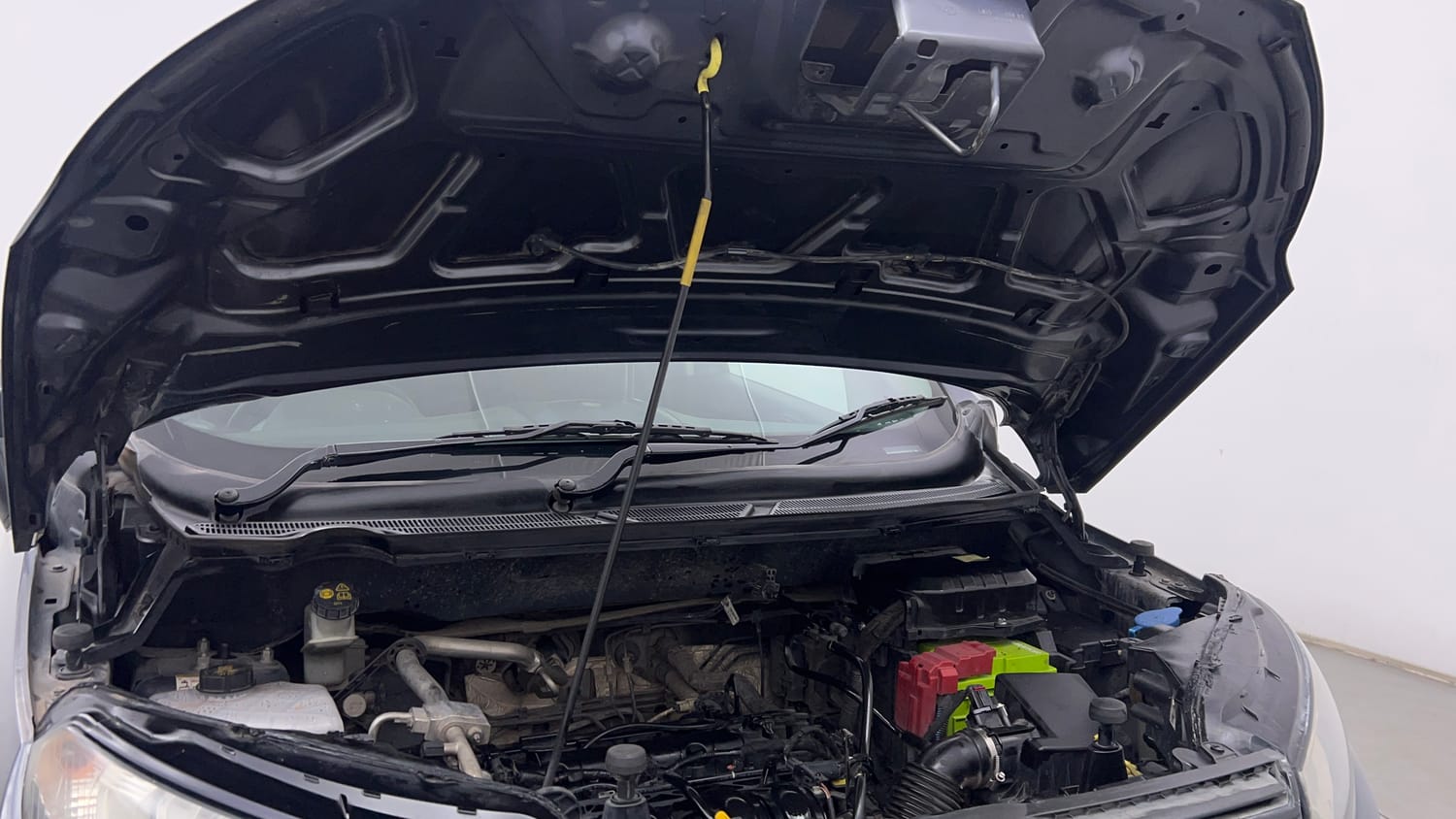 Used 2016 Ford EcoSport Trend 1.5L Ti-VCT Petrol Manual engine ENGINE RIGHT SIDE HINGE & APRON VIEW